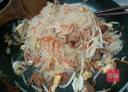 Illustration of how to make assorted fried rice noodles 8