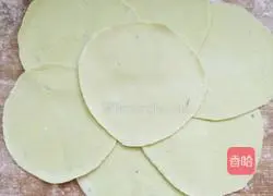 Illustration of how to make colorful dumpling wrappers 9