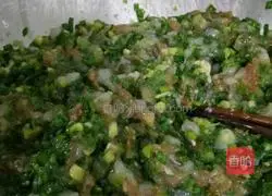 Illustration of how to make three fresh dumplings 5