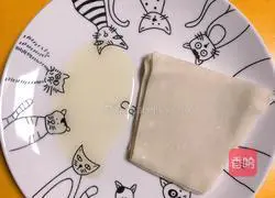 Illustration of how to make mini custard spring rolls 1