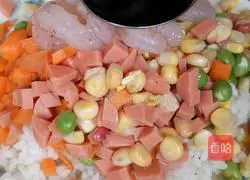 Illustration of how to make six-color rice baked with small sun melon 5