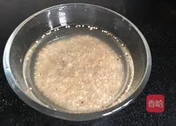 Illustration of how to make red date and quinoa porridge 1