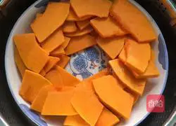 Illustration of how to make pumpkin rolls 1