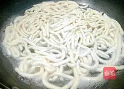 Illustration of how to make salty noodles 11