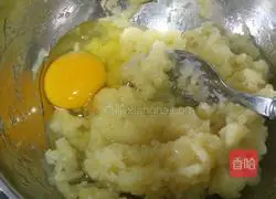 Illustration of how to make Korean potato pancakes 4