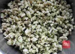 Illustration of how to make eggplant stuffed buns 1