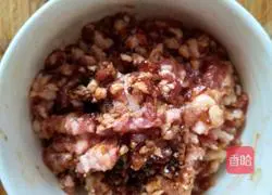 Illustration of how to make sour beans, meat minced oil and dry noodles 2