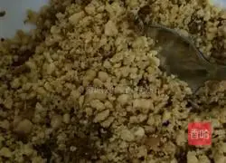 Illustration of how to make glutinous rice balls with peanut sugar filling 4