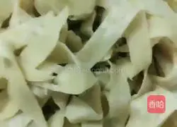 Illustration of how to make sweet potato flour noodles 6