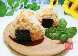 Illustration of how to make seaweed and meat floss rice balls 6