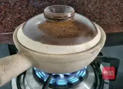 Illustration of how to make sausage claypot rice 9