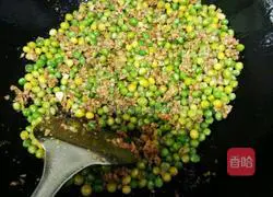 Illustration of how to make braised rice with colorful vegetables 8