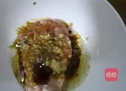 Illustration of how to make three fresh dumplings 1