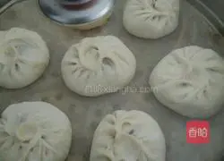 Illustration of how to make pork and eggplant stuffed buns 8