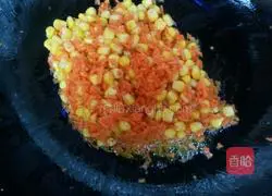 Illustration of how to make carrot and corn meat dumplings 11