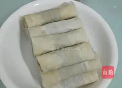 Illustration of how to make spring rolls 13