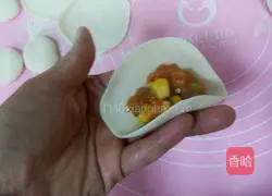 Illustration of how to make carrot and corn meat dumplings 20