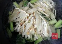 Illustration of how to make vegetable and egg braised pancakes 7