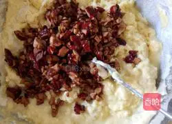 Illustration of how to make red date cornmeal cake 4