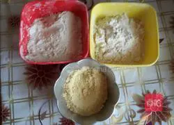 Illustration of how to make three-legged noodles by hand 1