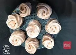 Illustration of how to make rose rolls 8