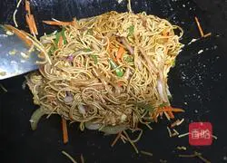 Illustration of how to make vegetarian fried noodles 12