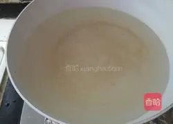 Illustration of how to make three-legged noodles by hand 8