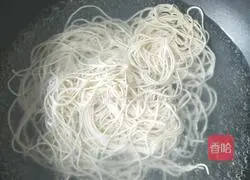 Illustration of how to make magic noodles (flying noodles) 2
