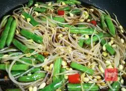 Illustration of how to make steamed beans and noodles 4
