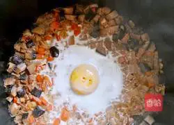 Illustration of how to make braised rice with mushrooms, potatoes and carrots 6