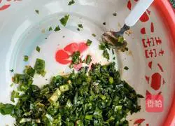 Illustration of how to make green onion rolls 6