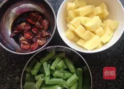 Illustration of how to make beans and potatoes stewed rice 1