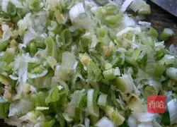 Illustration of how to make sauerkraut and pork dumplings 3