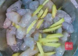 Illustration of how to make shrimp braised rice 3