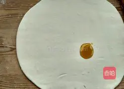 Illustration of how to make green onion rolls 9