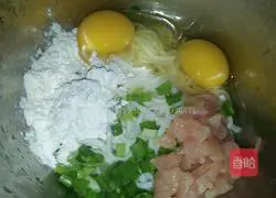 Illustration of how to make chicken noodle love cake 1