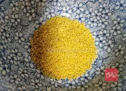 Illustration of how to make peach gum, millet and pumpkin soup 7