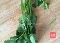 Illustration of how to make homemade large stuffed wontons 3