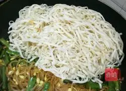 Illustration of how to make steamed beans and noodles 6