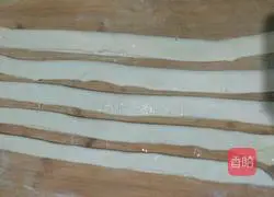 Illustration of how to make milk-flavored flower rolls 7