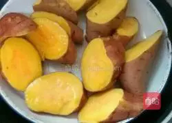 Illustration of how to make coarse grain steamed buns 1