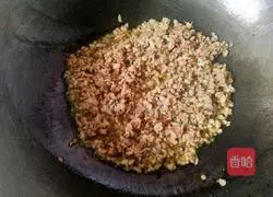 Illustration of how to make noodles with sour beans, minced meat and oil, 5