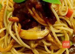 Illustration of how to make black pepper chicken breast pasta 6