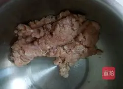 Illustration of how to make carrot and corn meat dumplings 6