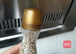 Illustration of how to make bacon and pickled cabbage noodles 13