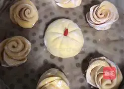 Pumpkin Flower Roll Illustration of how to do it 5