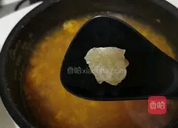 Illustration of how to make peach gum, millet and pumpkin soup 11