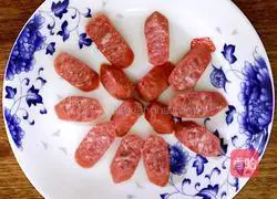 Illustration of how to make bacon clay pot rice 3