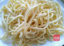 Illustration of how to make braised beans and noodles 3