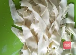 Illustration of how to make dumpling skin version of fried noodles 5